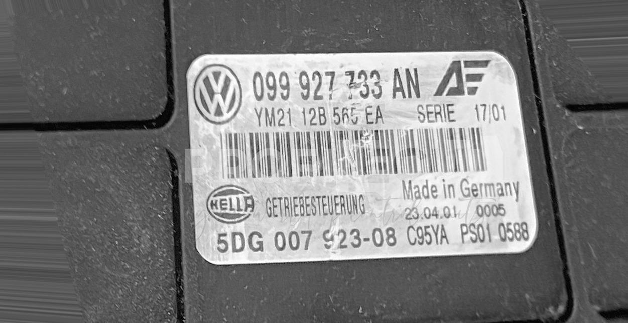 Štítek jednotky: 099927733AN, 5DG007923-08, YM21-12B565-EA