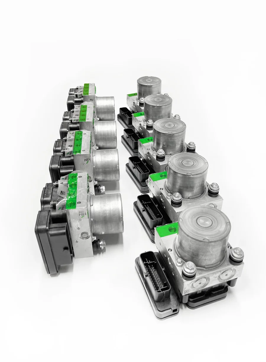 Dvě řady ABS/ESP jednotek s hydraulickým blokem